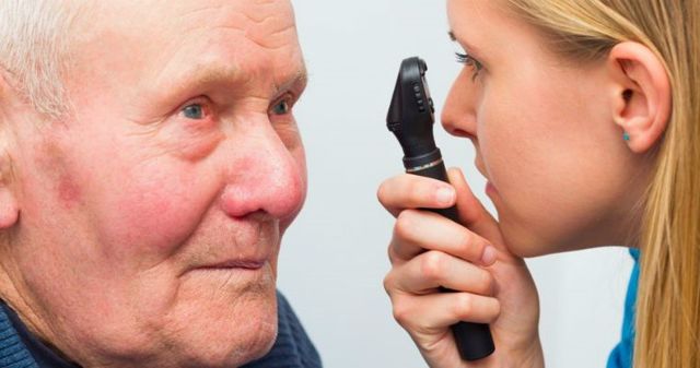 Лечение катаракты у пожилых людей: операция начальной возрастной, старческой