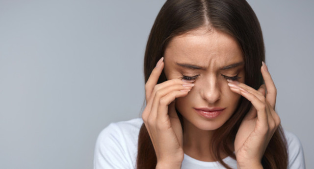 Как снять глазное давление в домашних условиях, чем его снизить и лечить, оказание помощи при внутриглазном давлении