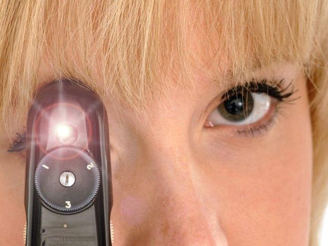 Ретробульбарный неврит зрительного нерва: лечение и симптомы