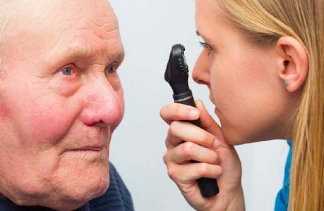Лечение катаракты у пожилых людей: операция начальной возрастной, старческой