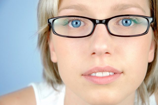Как носить очки для дали ребенку - постоянно или только вдаль