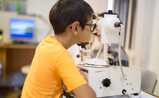 Все о аппаратном лечении зрения у детей и взрослых: показания к применению, лечение, цены