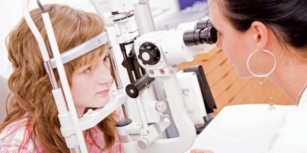 Лечение отслоения сетчатки с помощью бионического глаза