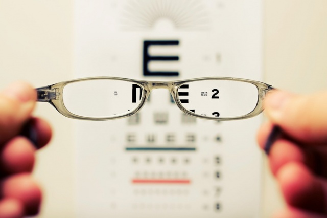 Очки с дырочками (перфорационные) для лечения глаз - описание, показания к применению и отзывы