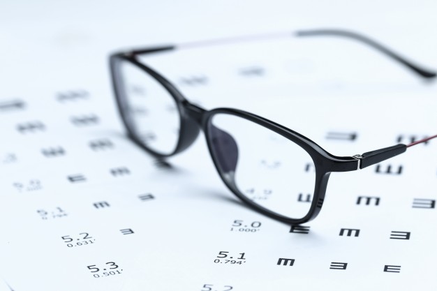Рецепт на очки: как прочитать и расшифровать